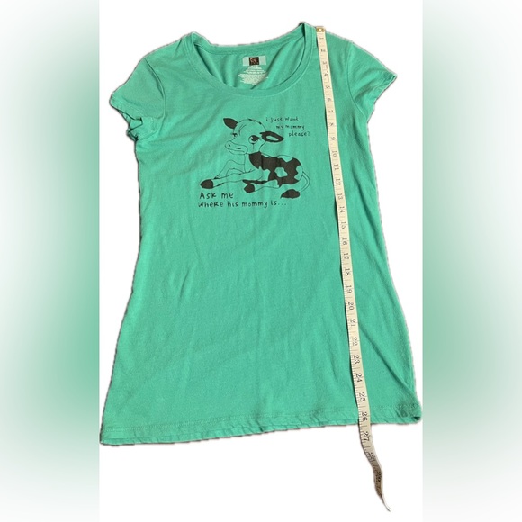 Woman’s green tee short sleeves size M (7-9) cow with a tear vegan - Picture 4 of 7